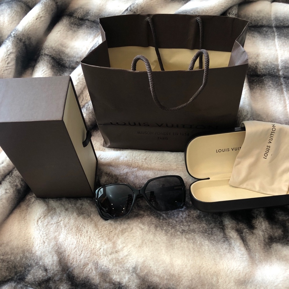 Louis Vuitton Fore Carre Black Sunglasses